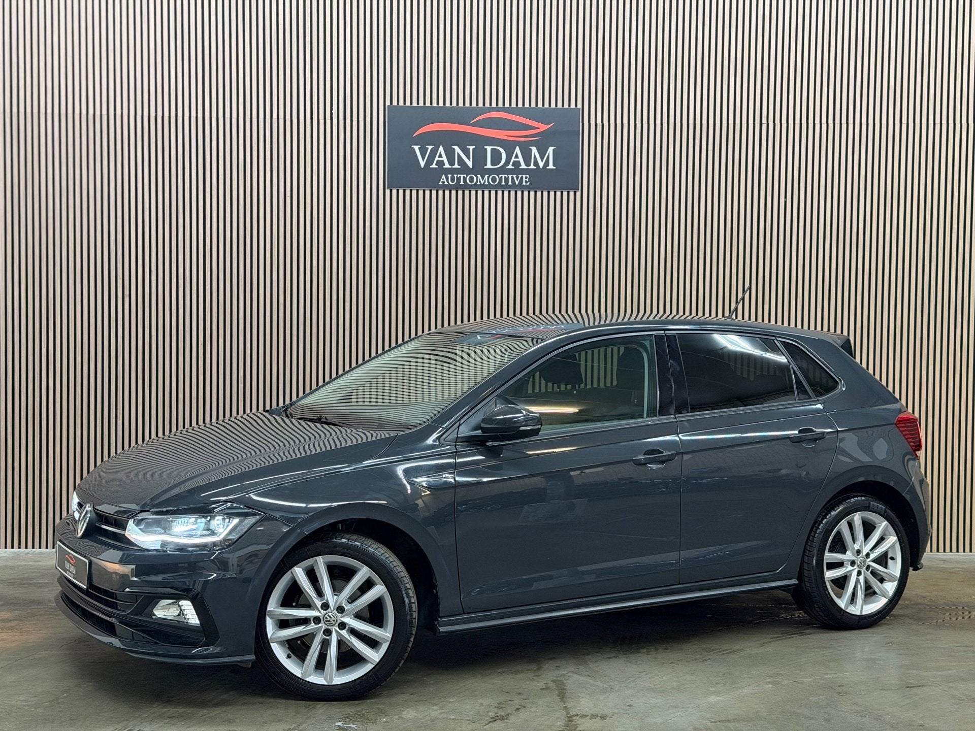 Volkswagen Polo 1.6 TDI R-Line 2018 DSG LED VIRTUAL TREKHAAK, Auto's, 1203 kg, Gebruikt, Alcantara, 1100 kg