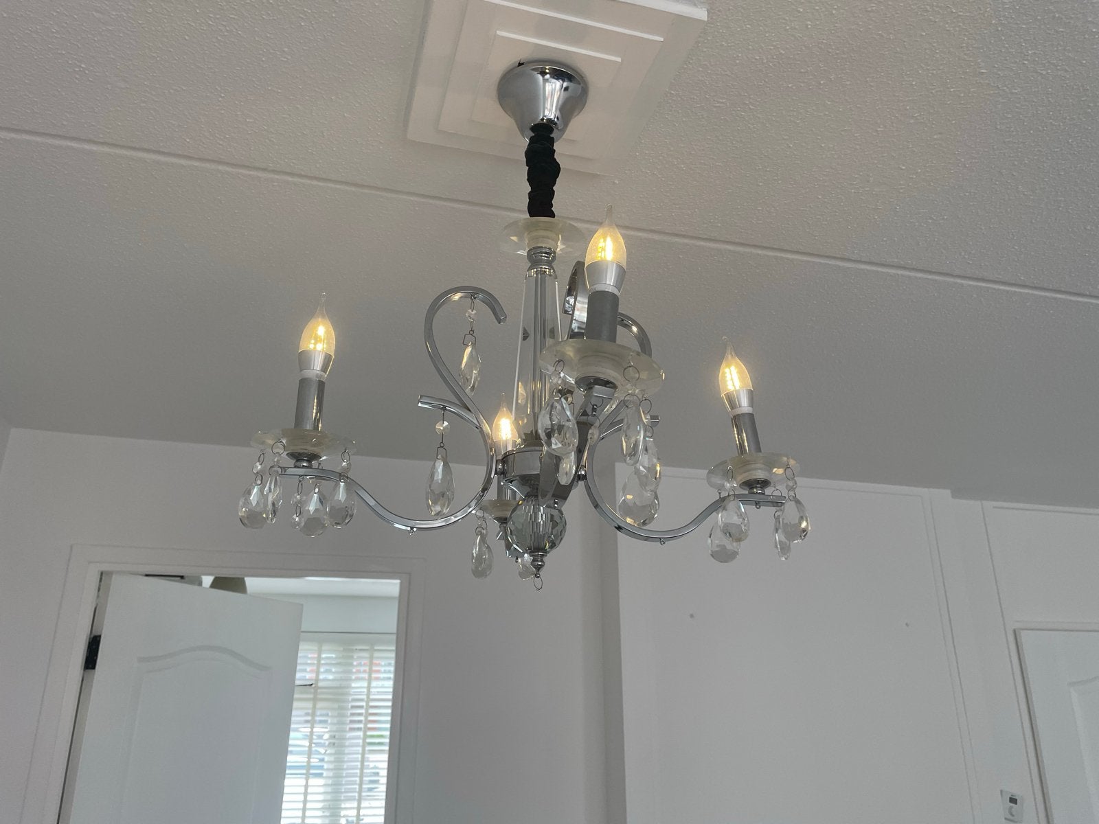 Moderne kroonluchter met kristallen - Zo goed als nieuw, Huis en Inrichting, Lampen | Kroonluchters, Ophalen of Verzenden, Zo goed als nieuw