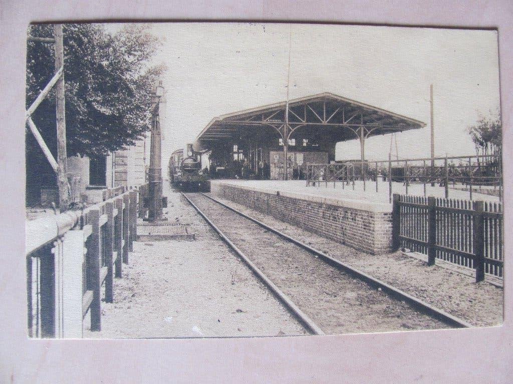 Nunspeet 1906 station met stoomtrein, Verzamelen, Ansichtkaarten | Nederland, Ophalen of Verzenden, Voor 1920, Gelopen, Gelderland