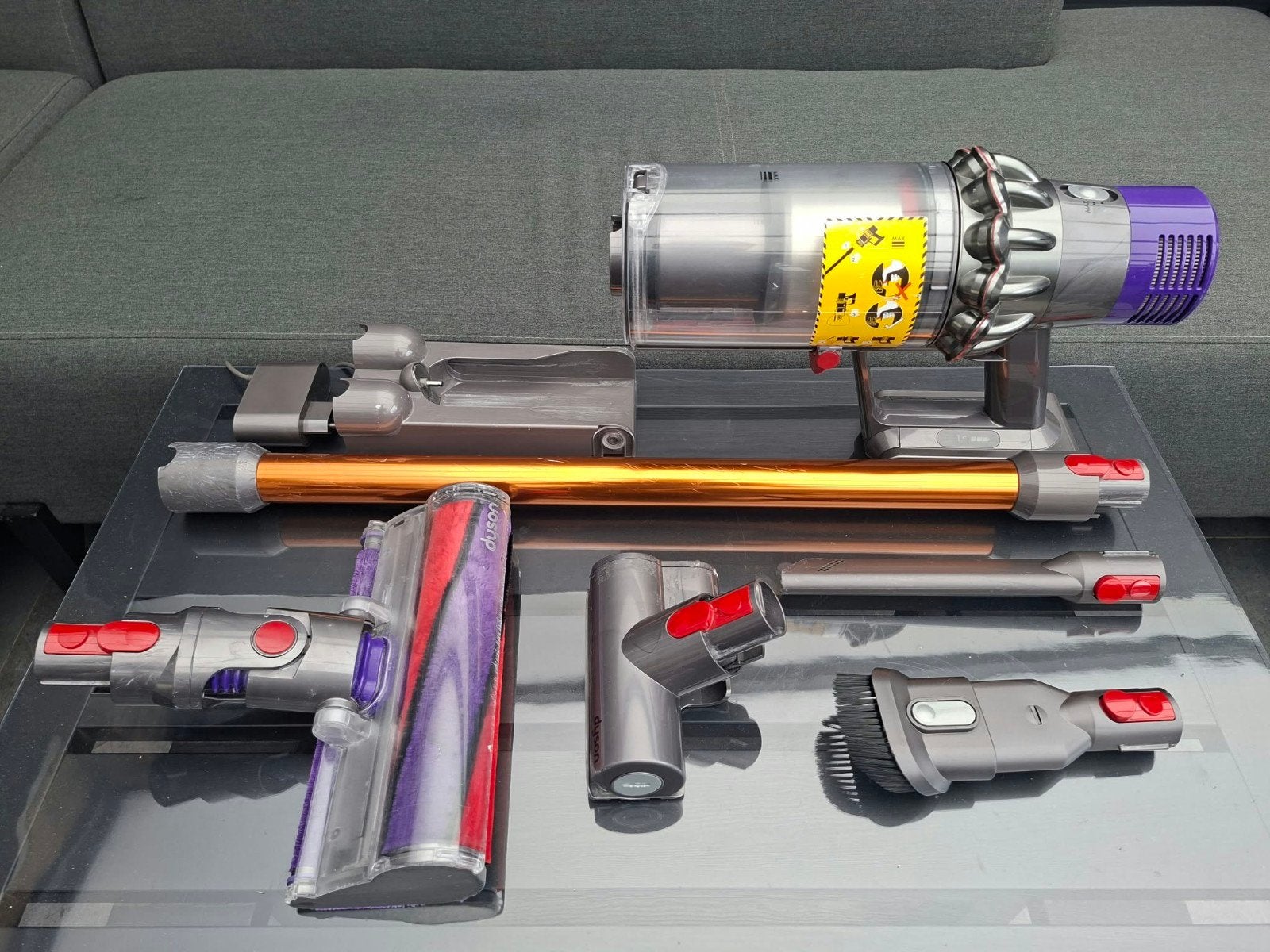 Foto 5 van Dyson Cyclone V10 Absolute Steelstofzuiger 
In Zeer Goede St