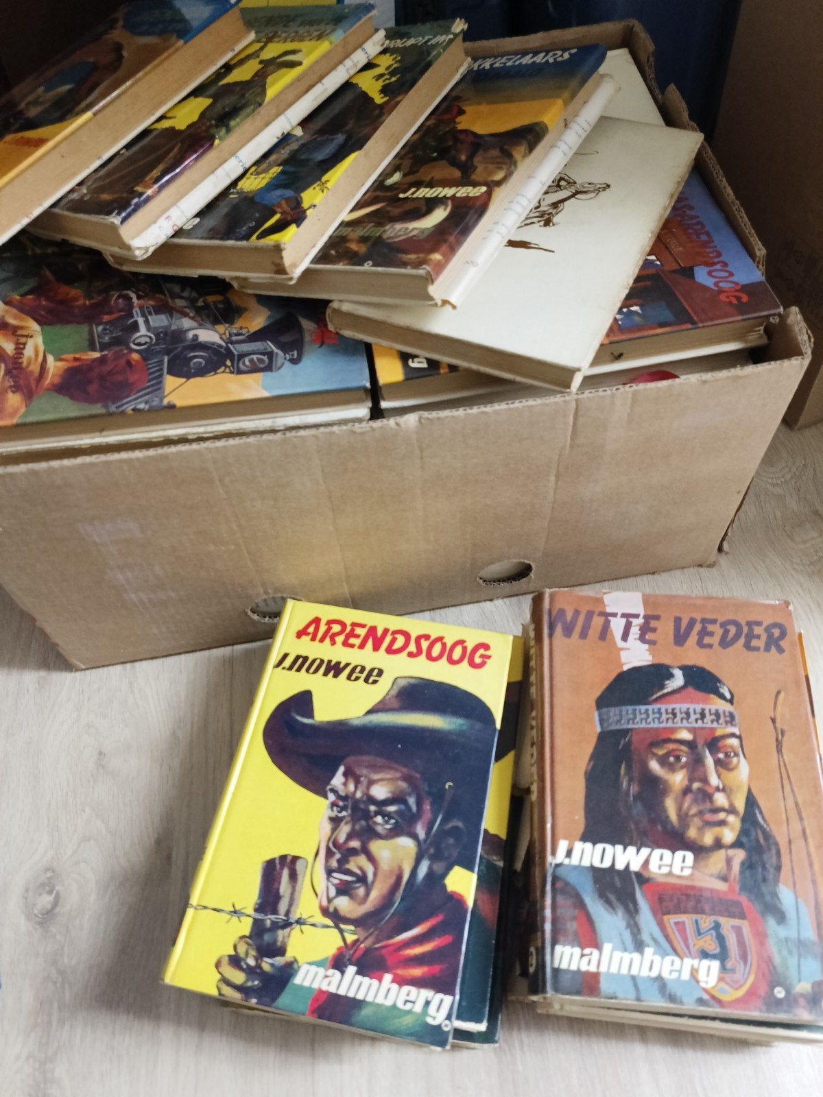 Grote collectie Arendsoog en Witte Veder boeken (J. Nowee), Ophalen of Verzenden, Gelezen, J. Nowee