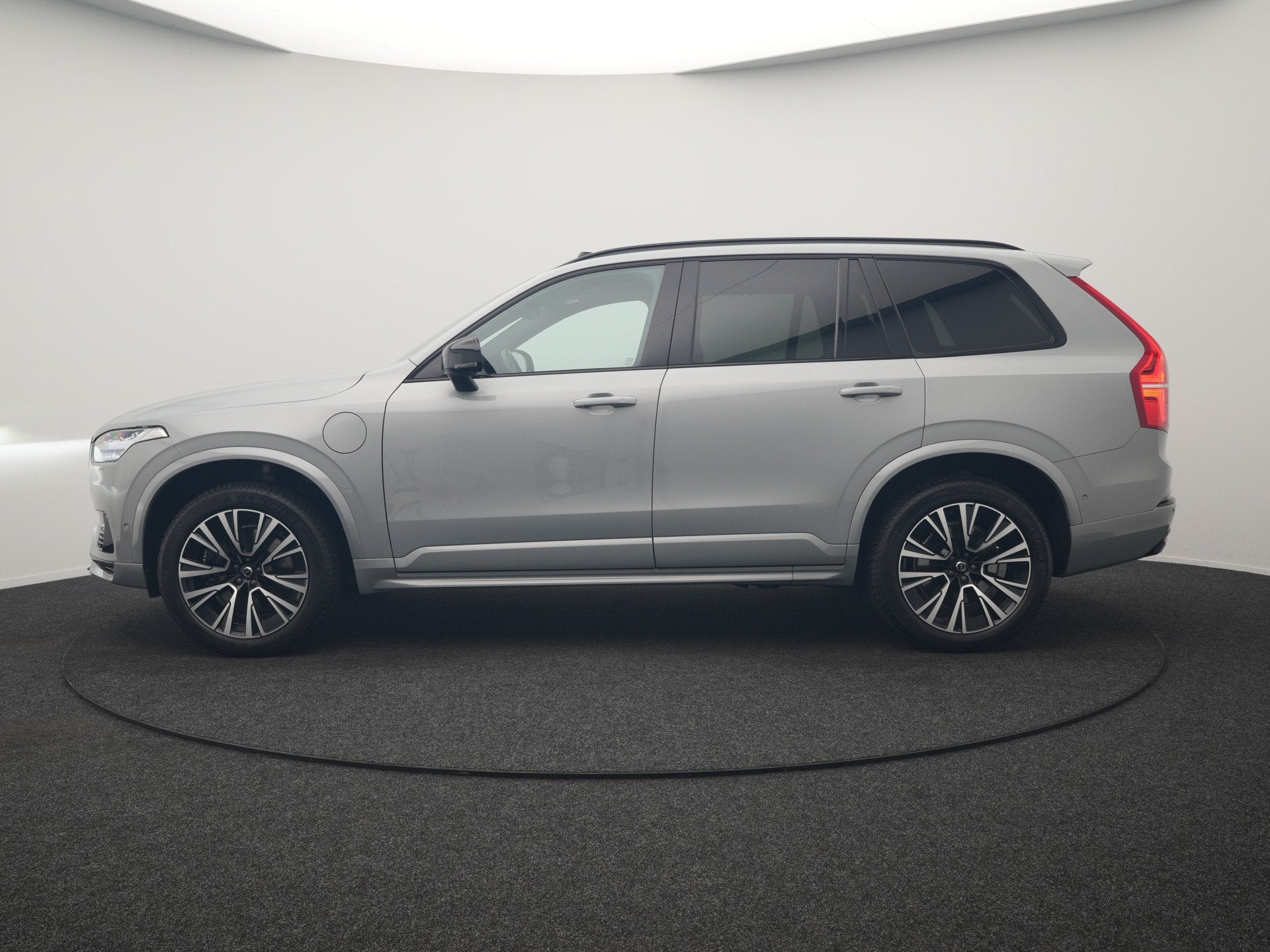 Volvo XC90 T8 Recharge AWD Plus Dark Long Range 7 Persoons P, Auto's, Gebruikt, Zwart, 4 cilinders, 1969 cc