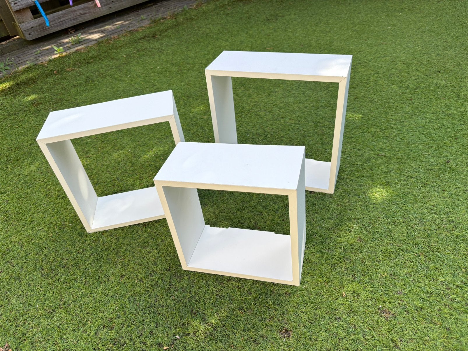 3 nette witte wandschappen kubussen., Ophalen of Verzenden, Zo goed als nieuw