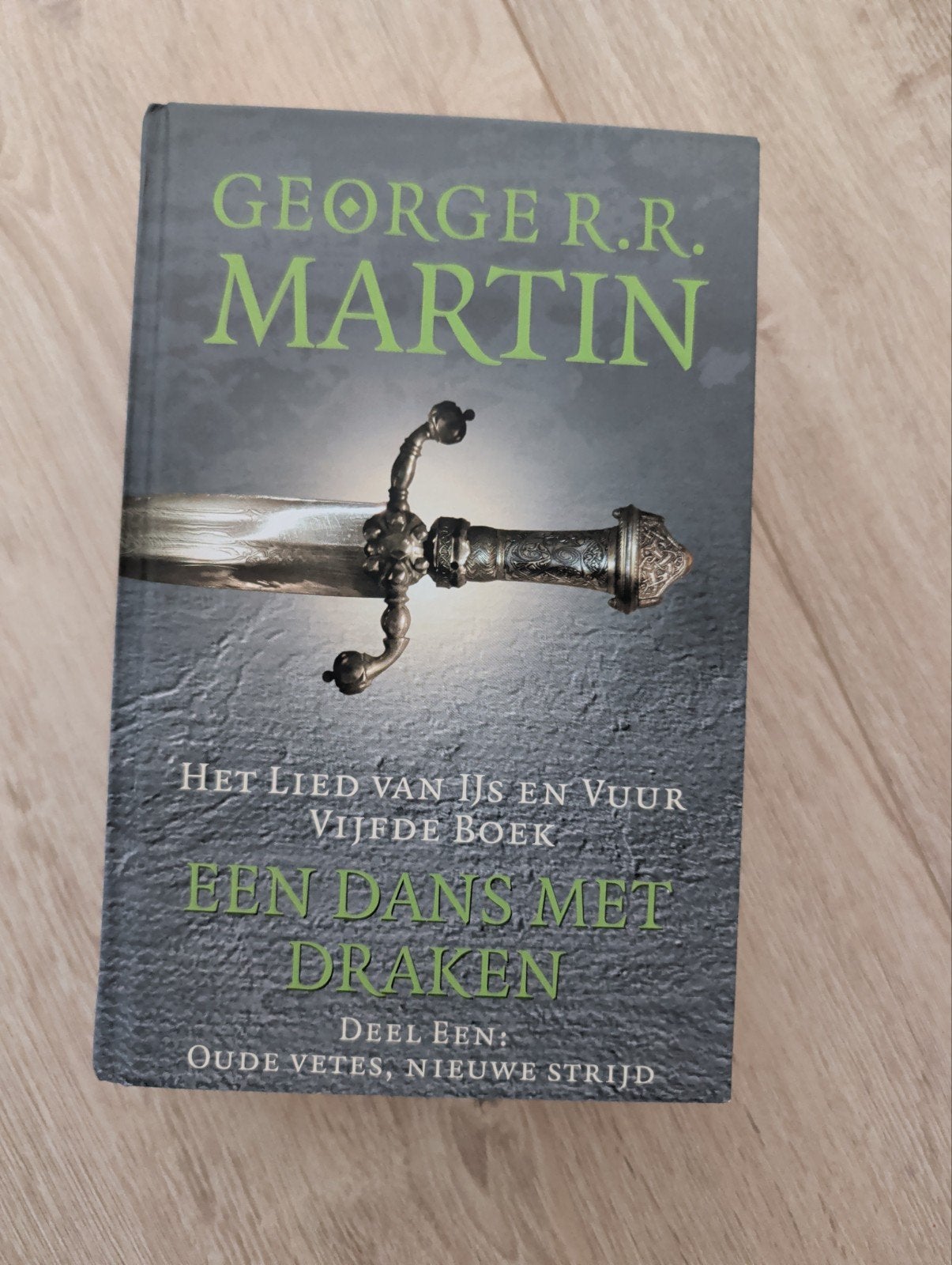 George R.R. Martin - Een dans met draken 1: Oude vetes, nieu, Boeken, Ophalen of Verzenden, Zo goed als nieuw, George R.R. Martin
