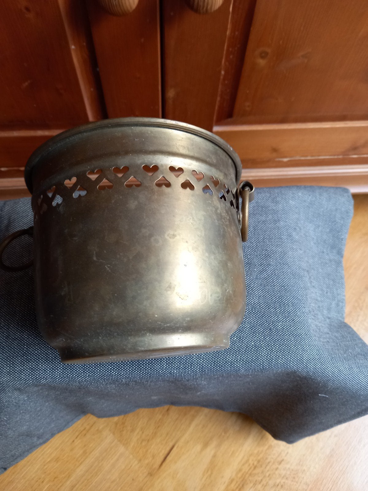 Vintage oude bloempot van messing jaren '60., Tuin en Terras, Bloempotten, Gebruikt, Rond, Binnen, Ophalen of Verzenden