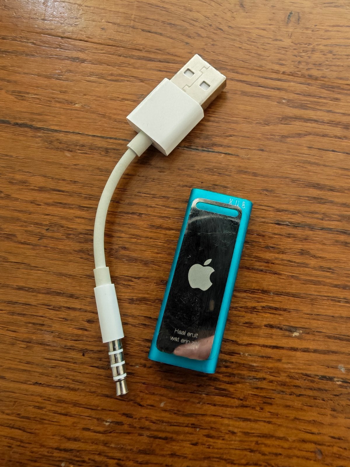 iPod Shuffle 3e generatie 2GB met kabel, Audio, Tv en Foto, Mp3-spelers | Apple iPod, Gebruikt, Shuffle, Blauw, Ophalen of Verzenden