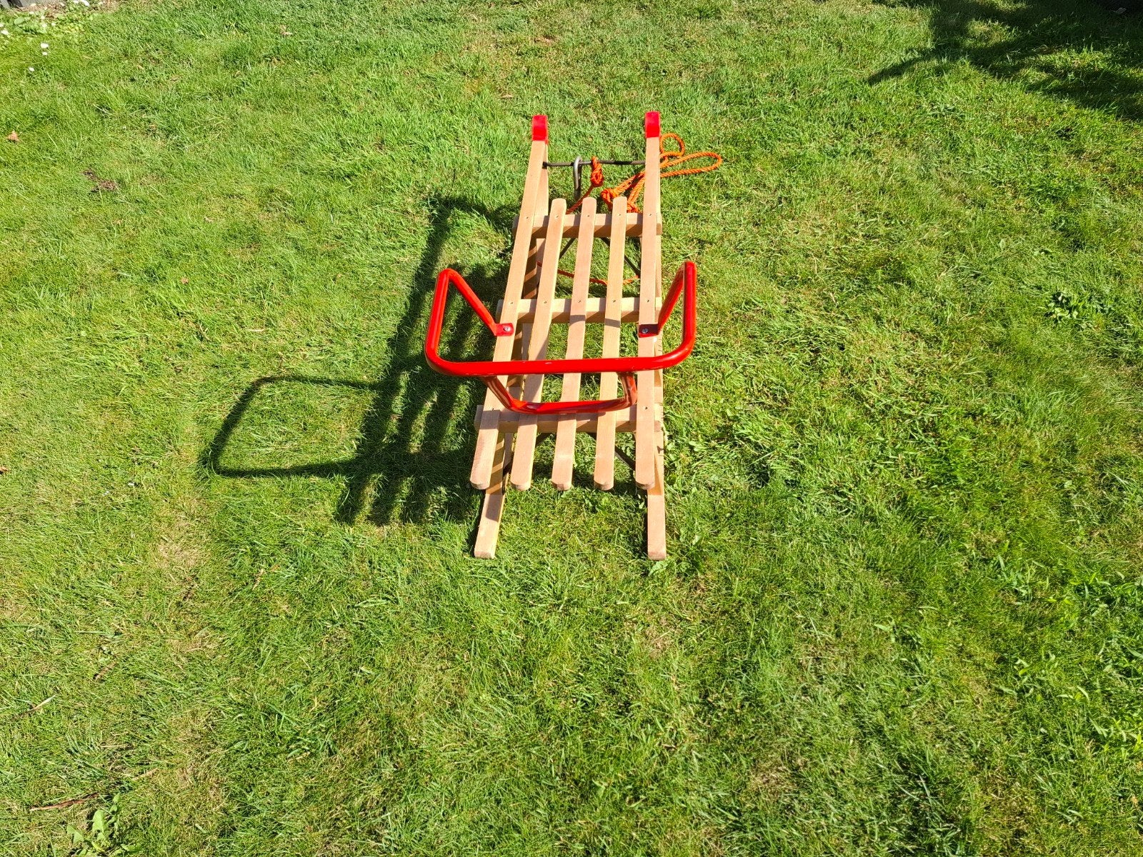 Houten slee met rugleuning - Zo goed als nieuw, Kinderen en Baby's, Ophalen, Rugleuning, Zo goed als nieuw, Hout