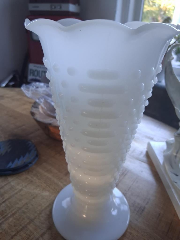 Witte glazen vaas, Ophalen of Verzenden, Wit, Glas, Minder dan 50 cm