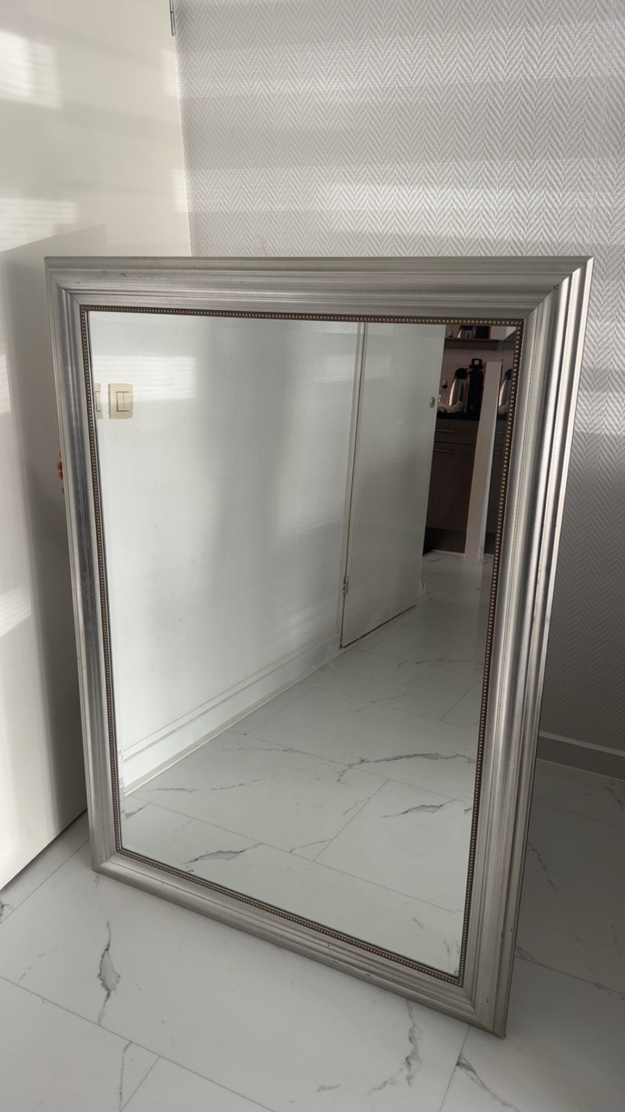 Grote zilverkleurige IKEA spiegel met sierlijke rand, Ophalen of Verzenden, Zo goed als nieuw, 100 tot 125 cm, 150 tot 200 cm