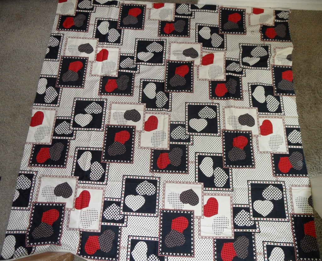 In nieuwstaat: grote lap katoenen stof, zwart/wit/rood, 120 cm of meer, Ophalen of Verzenden, Zo goed als nieuw, Katoen