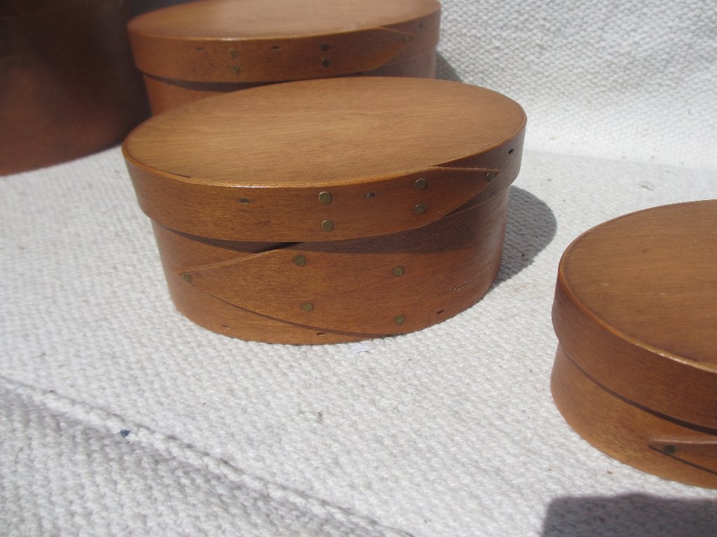 5 Stuks Nesting SHAKERS wooden boxes, Antiek en Kunst, Kunst | Niet-Westerse kunst, Hout, Bruin, Doos, Ophalen of Verzenden