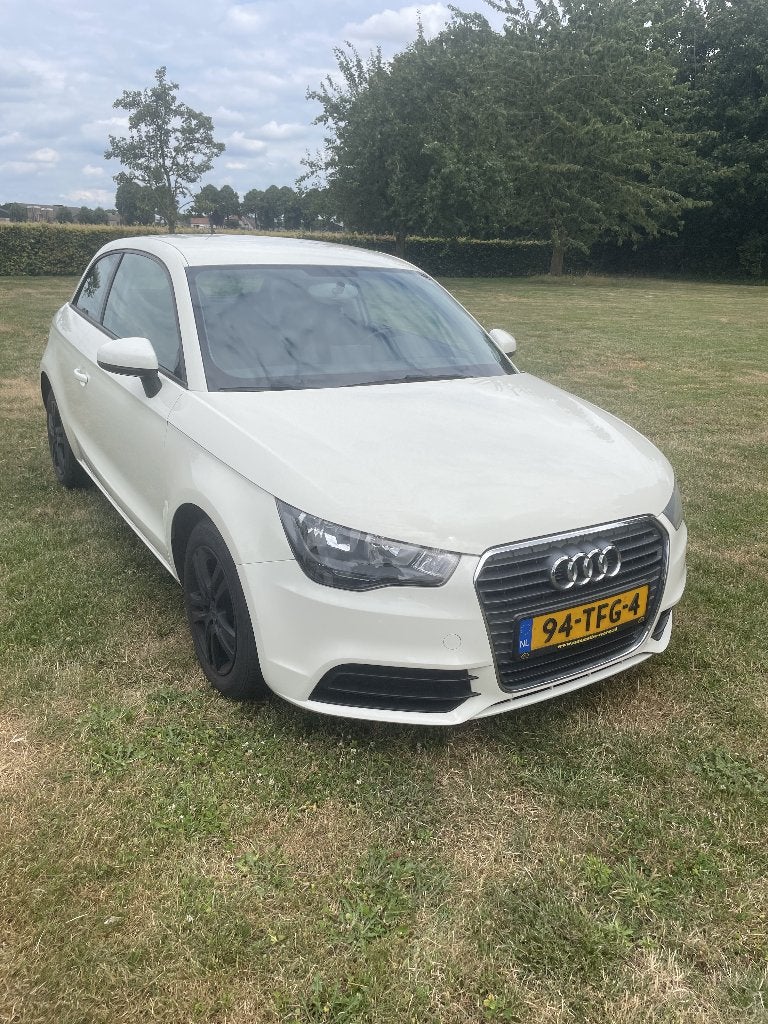 Audi A1 1.2 Tfsi 63KW 2012 Wit, Auto's, Audi, Stof, A1, Zwart, 4 cilinders