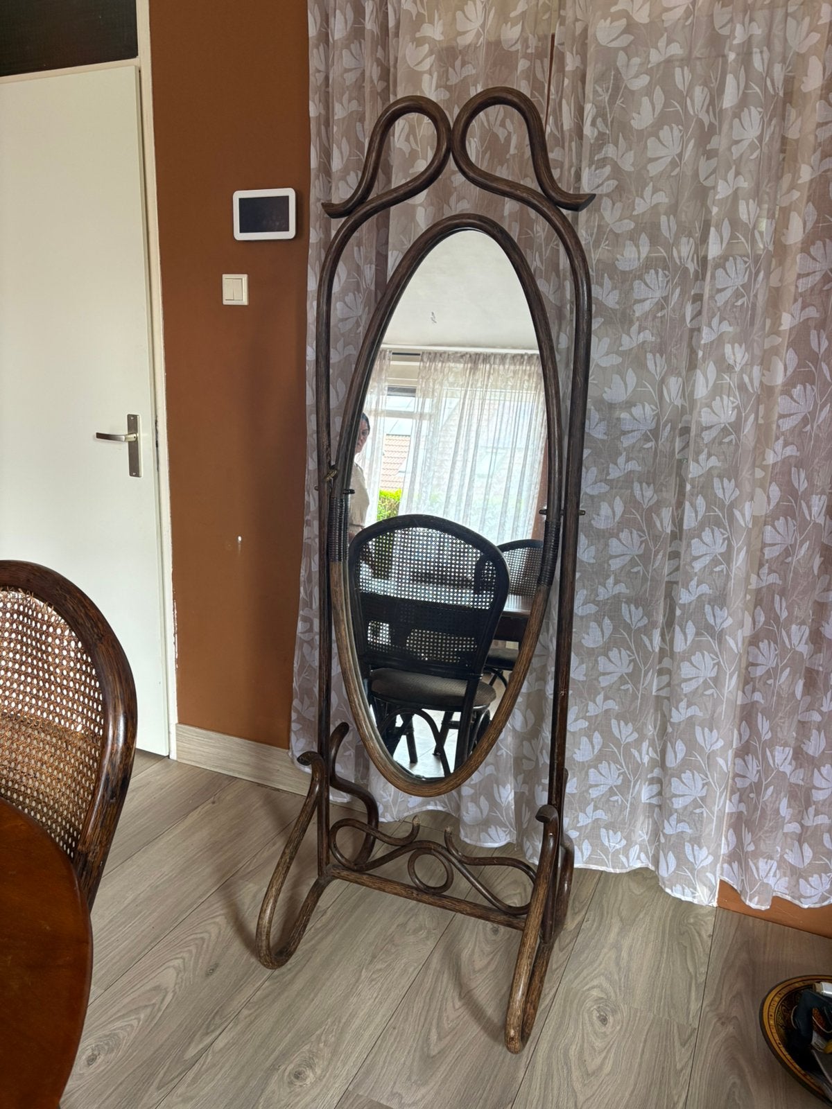 Vintage rotan /houten staande spiegel (Thonet stijl), Ophalen, Rechthoekig, Minder dan 50 cm
