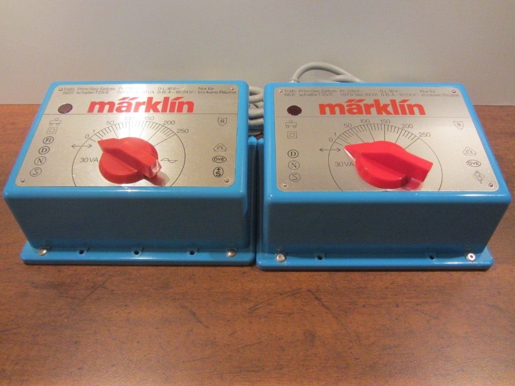 ** Nieuwstaat ** 2 Trafo's Märklin 6631 30 VA ** KOOPJE **, Ophalen of Verzenden, Zo goed als nieuw, Analoog, Märklin