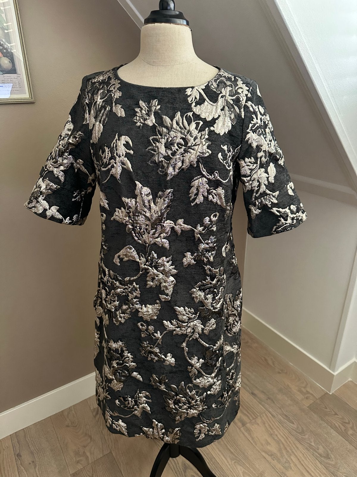 Luisa Cerano exclusieve jurk met bloemenprint - Mt 42 - Zgan, Kleding | Dames, Jurken, Zwart, Maat 42/44 (L), Ophalen of Verzenden
