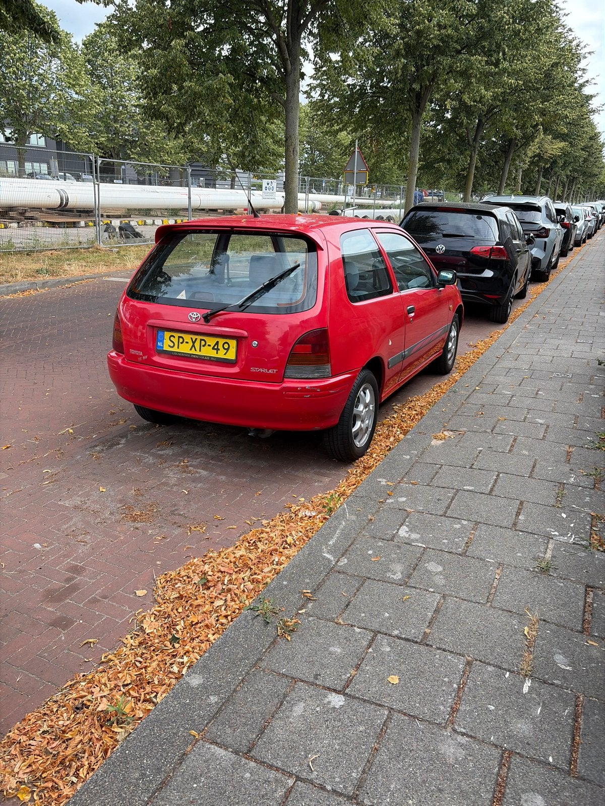 Toyota Starlet 1.3 16V 1998 Rood, Auto's, Toyota, 4 cilinders, Starlet, 400 kg, Origineel Nederlands