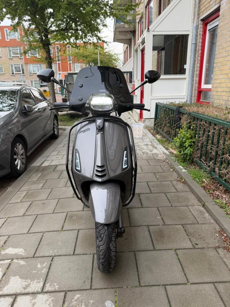 Vespa Sprint Agaatgrijs | 2025 | Zo goed als nieuw, Ophalen, Overige modellen, Maximaal 45 km/u, Zo goed als nieuw
