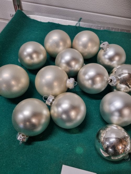 kerstballen zilverkleurig glas 25x [a892],, Diversen, Ophalen of Verzenden, 'T Olde Gre-j, Info@toldegrej.nl, Endepoelstraat 20f Didam