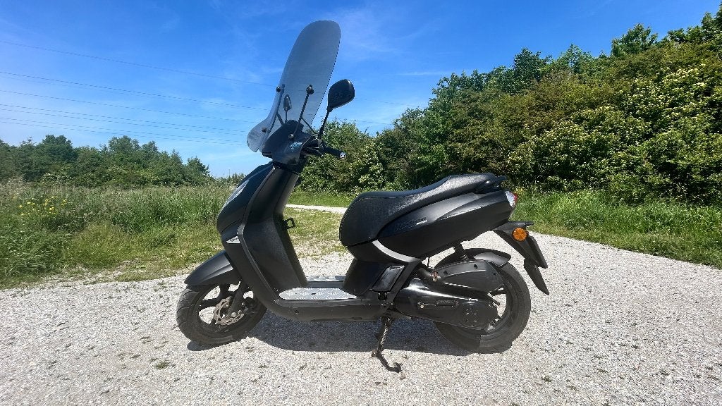 Zeer nette Peugeot Kisbee Black Editon te koop, 45km, Fietsen en Brommers, Ophalen, Overige modellen, Maximaal 45 km/u, Zo goed als nieuw