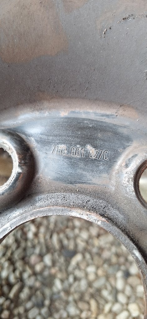 VW T5-T6 stalen velgen en wheel covers, Ophalen, Gebruikt