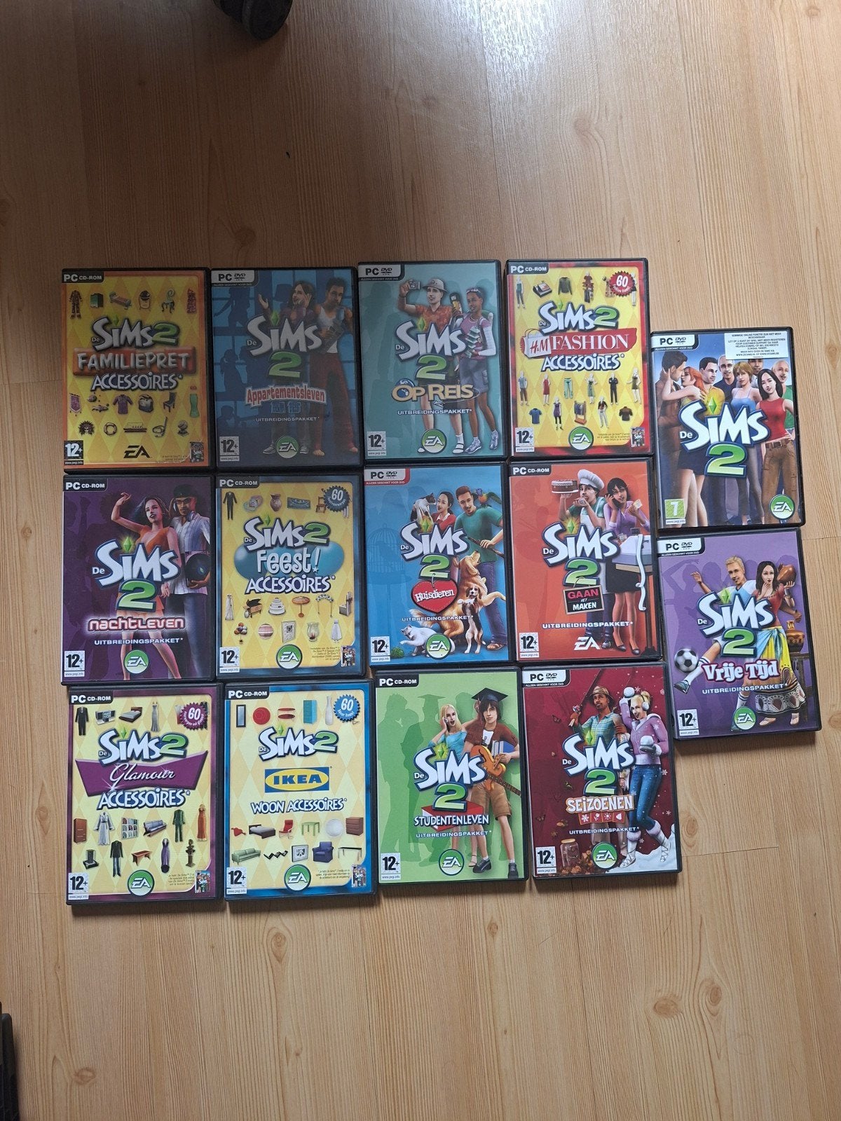 De Sims 2 CD-ROM met 13 Uitbreidingspakketten, Spelcomputers en Games, Games | Pc, Gebruikt, 1 speler, Ophalen of Verzenden, Vanaf 12 jaar
