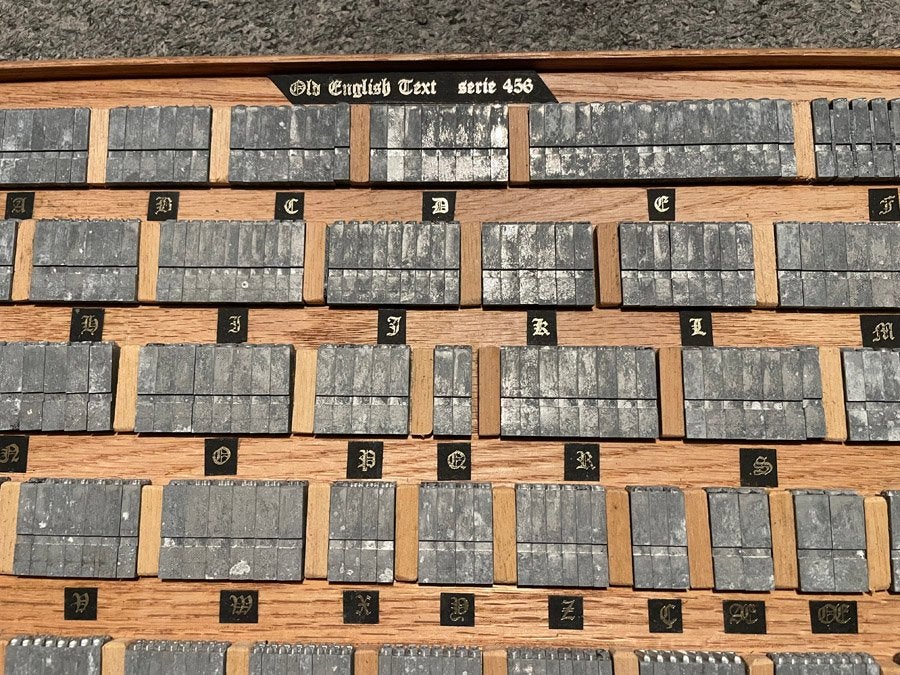 Old English 456 - Handverguld letters, Ophalen of Verzenden, Zo goed als nieuw