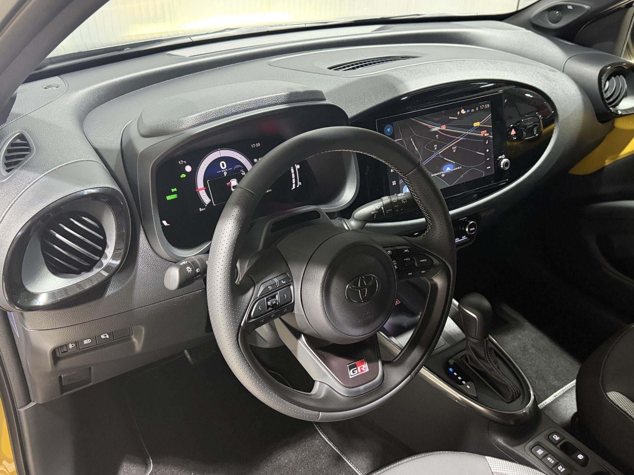 Toyota Aygo X Hybrid 115 GR Sport JBL-AUDIO , 18'' LM-VELGEN, Auto's, Toyota, Stof, Euro 6, 4 stoelen, 116 pk