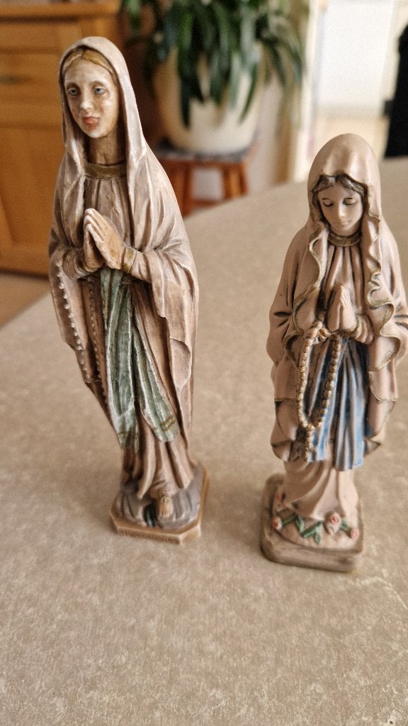 2 maria beeldjes uit lourdes, Ophalen of Verzenden, Zo goed als nieuw, Beeld(je)