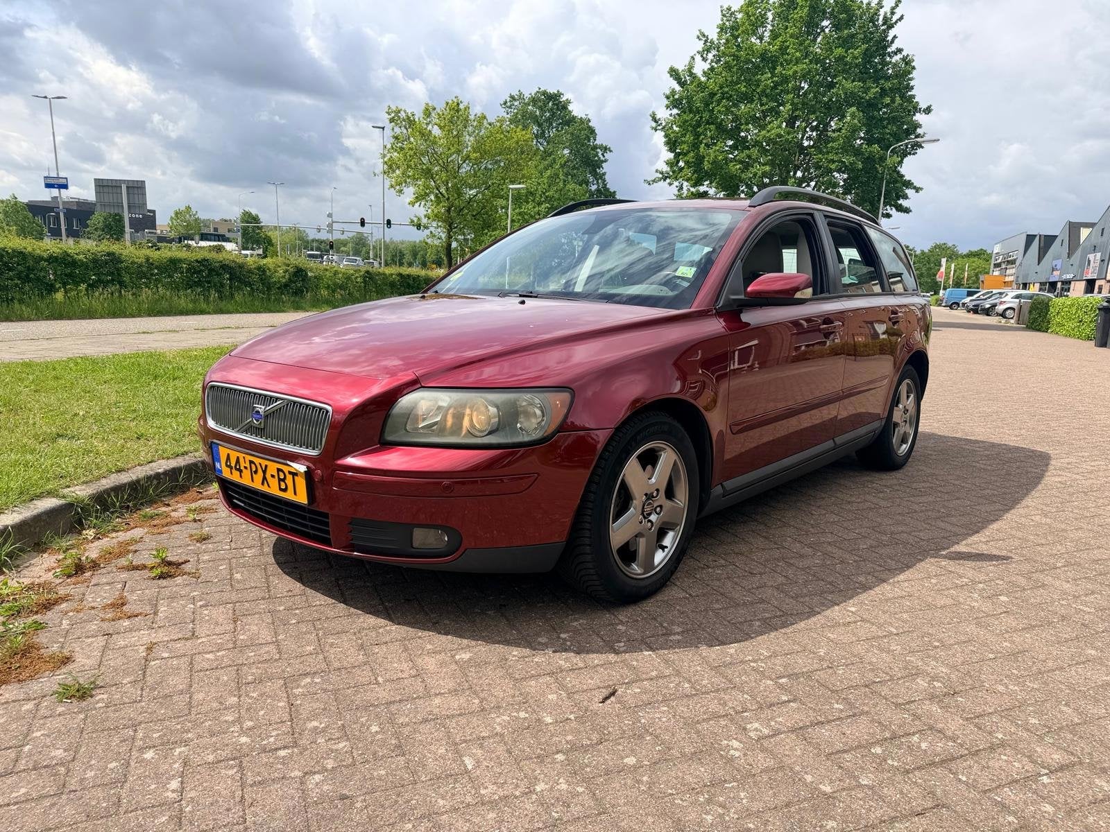 Volvo V50 2.4 Benzine - Automaat - Rijdt goed, Auto's, Gebruikt, 700 kg, 2435 cc, 5 cilinders
