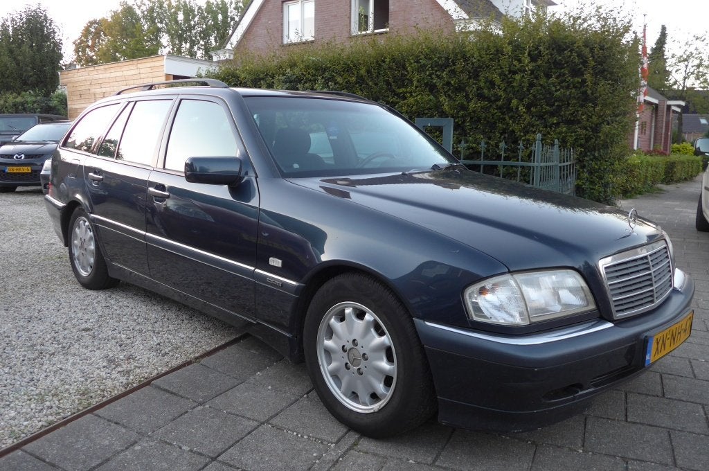 Mercedes-Benz C-Klasse Combi 180 Elegance Nwe APK (bj 1999), Auto's, 1799 cc, Zwart, Handgeschakeld, 5 stoelen