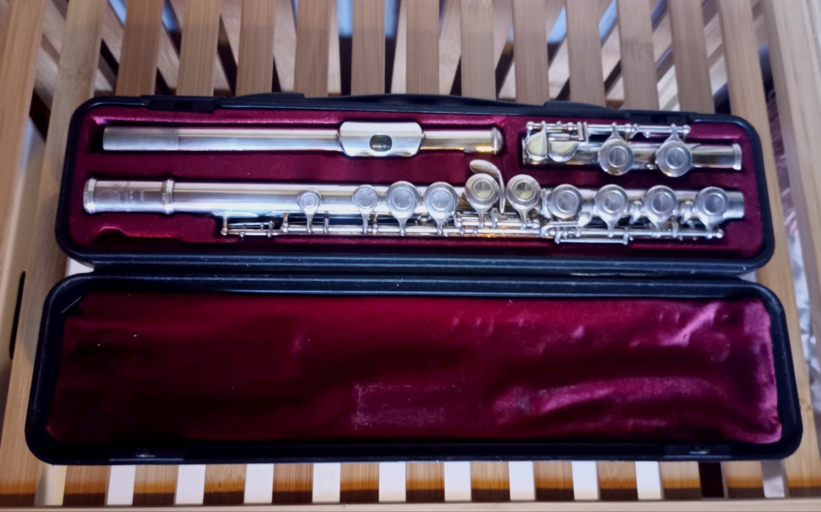Yamaha YFL-211S dwarsfluit met standaard en lesboeken, Ophalen of Verzenden, Gebruikt, Dwarsfluit, Met koffer of tas