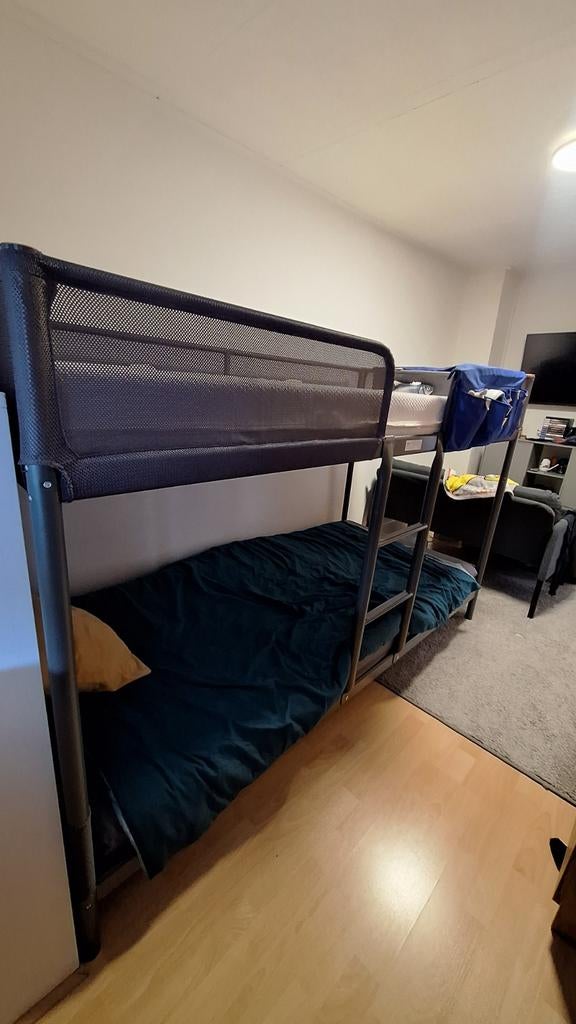 IKEA TUFFING stapelbed + 2 matrassen Zo goed als nieuw, Ophalen of Verzenden, Zo goed als nieuw, Stapelbed