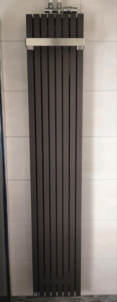 Jaga Tetra designradiator 180x33cm 984W parelbruin, Doe-het-zelf en Verbouw, Ophalen, 30 tot 80 cm, Hoog rendement (Hr), Radiator