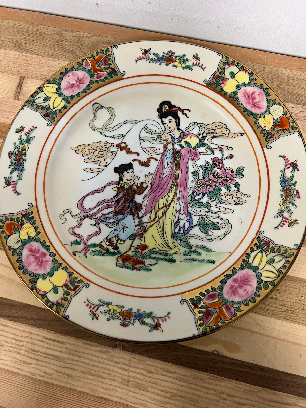 Decoratief Chinees bord met handgeschilderde decoratie, Antiek en Kunst, Ophalen of Verzenden