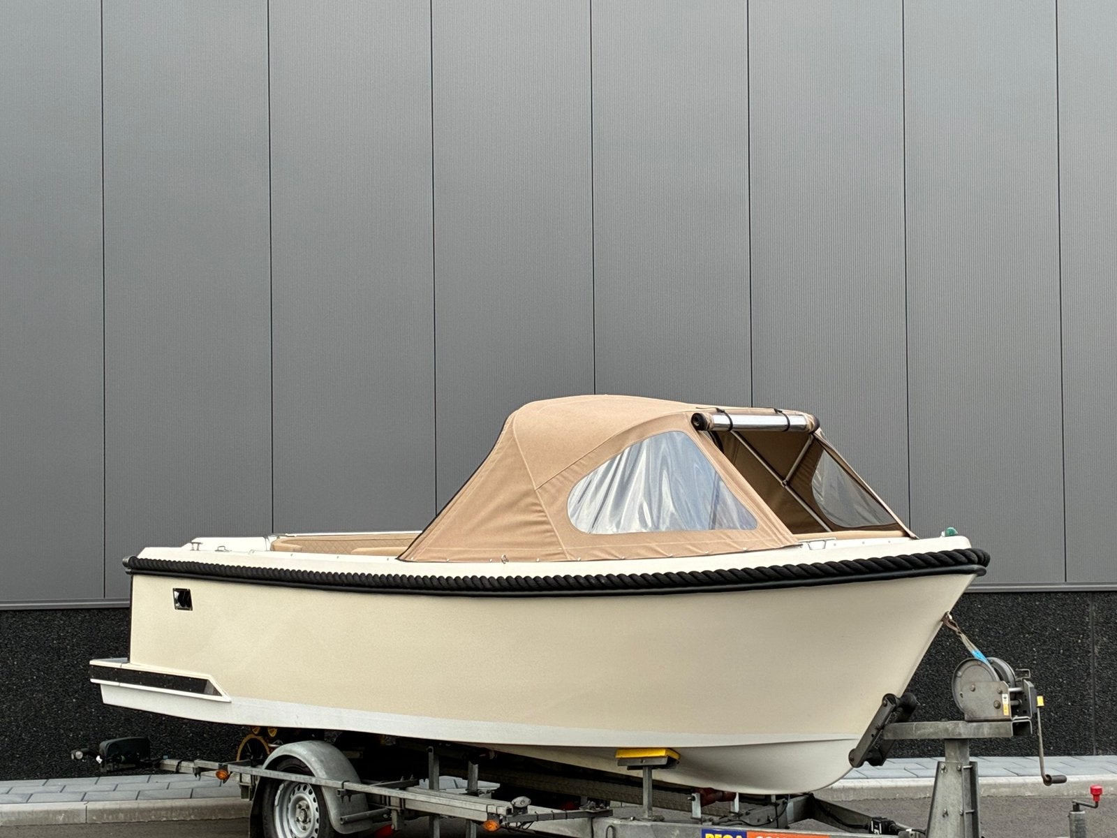 Lago Amore 595 Tender | Vaarbewijsvrij | Zonnedek, Watersport en Boten, Ophalen, Tender, Lago Amore, Zo goed als nieuw