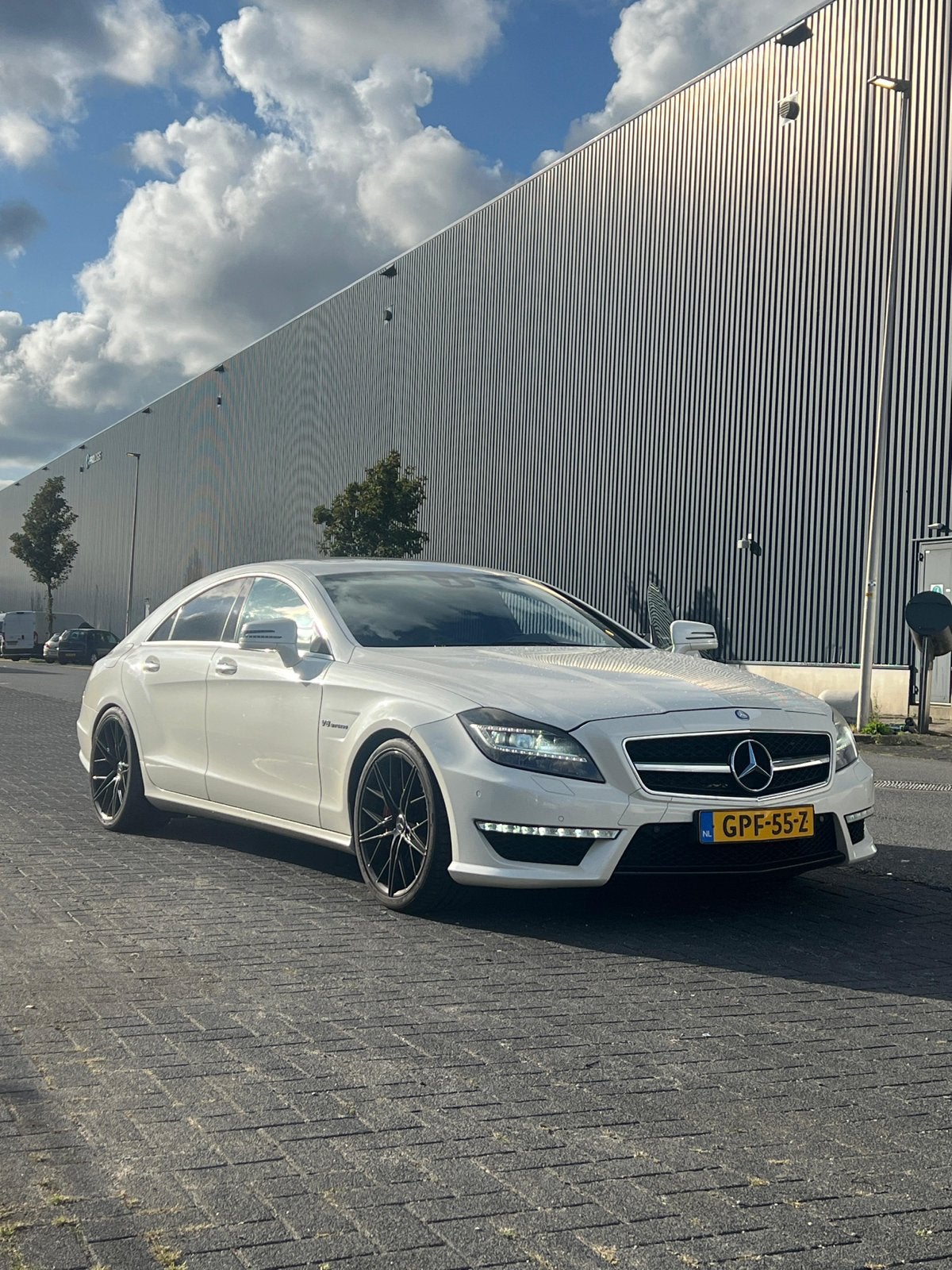 Mercedes-Benz CLS 63 AMG 557 PK, Auto's, Automaat, Achterwielaandrijving, 4 stoelen, Wit