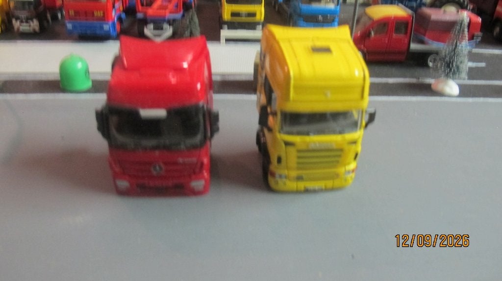 2x Siku Cabines 1x Mercedes en 1x Scania Z.G.A.N., Ophalen of Verzenden, Zo goed als nieuw, Bus of Vrachtwagen, SIKU