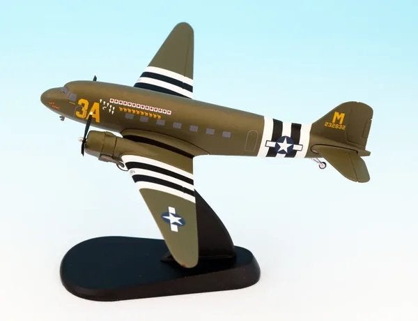 Hobby Master HL1305 | Douglas DC-3 / C-47, Ophalen, Schaalmodel, Nieuw, Pilot Station
