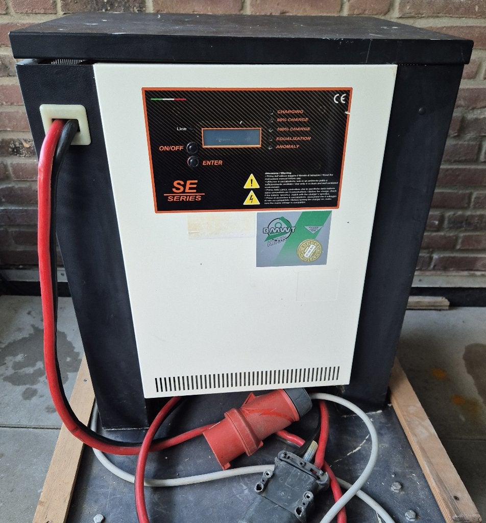Acculader Heftruck TCE SE 48v 120A, Gebruikt
