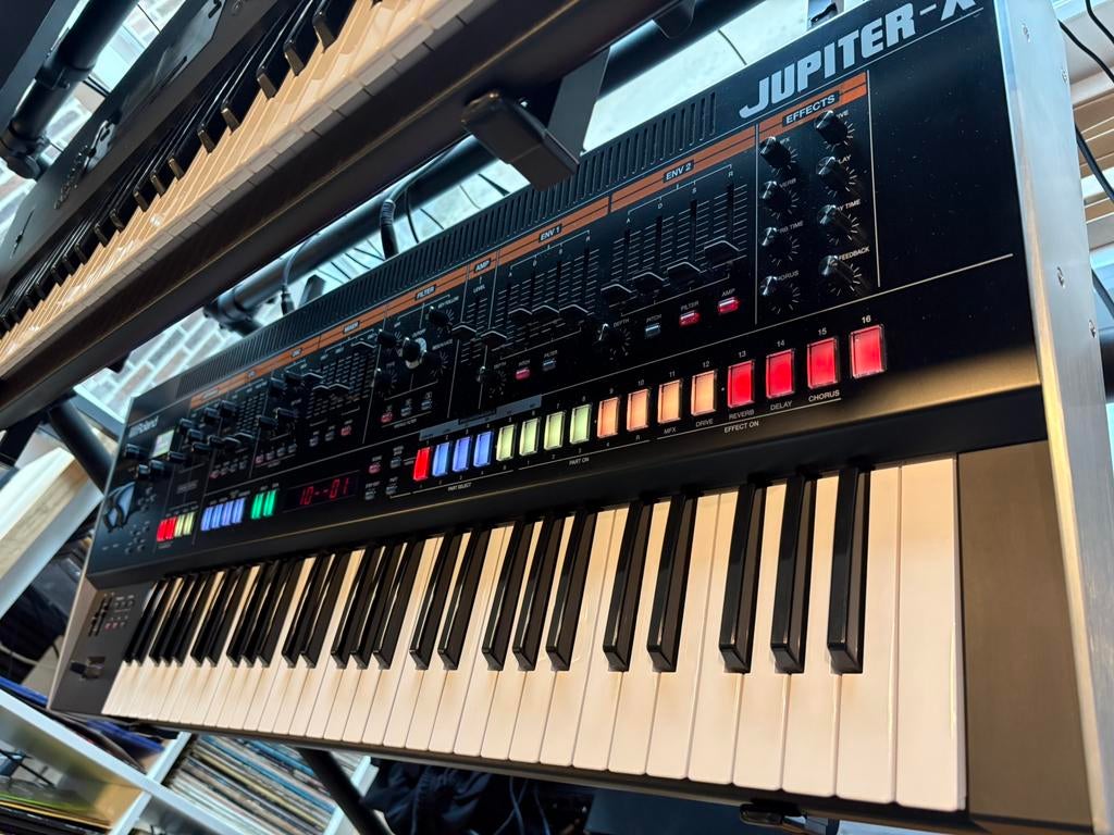 Roland Jupiter X in nieuwstaat, Ophalen, 61 toetsen, Roland, Zo goed als nieuw