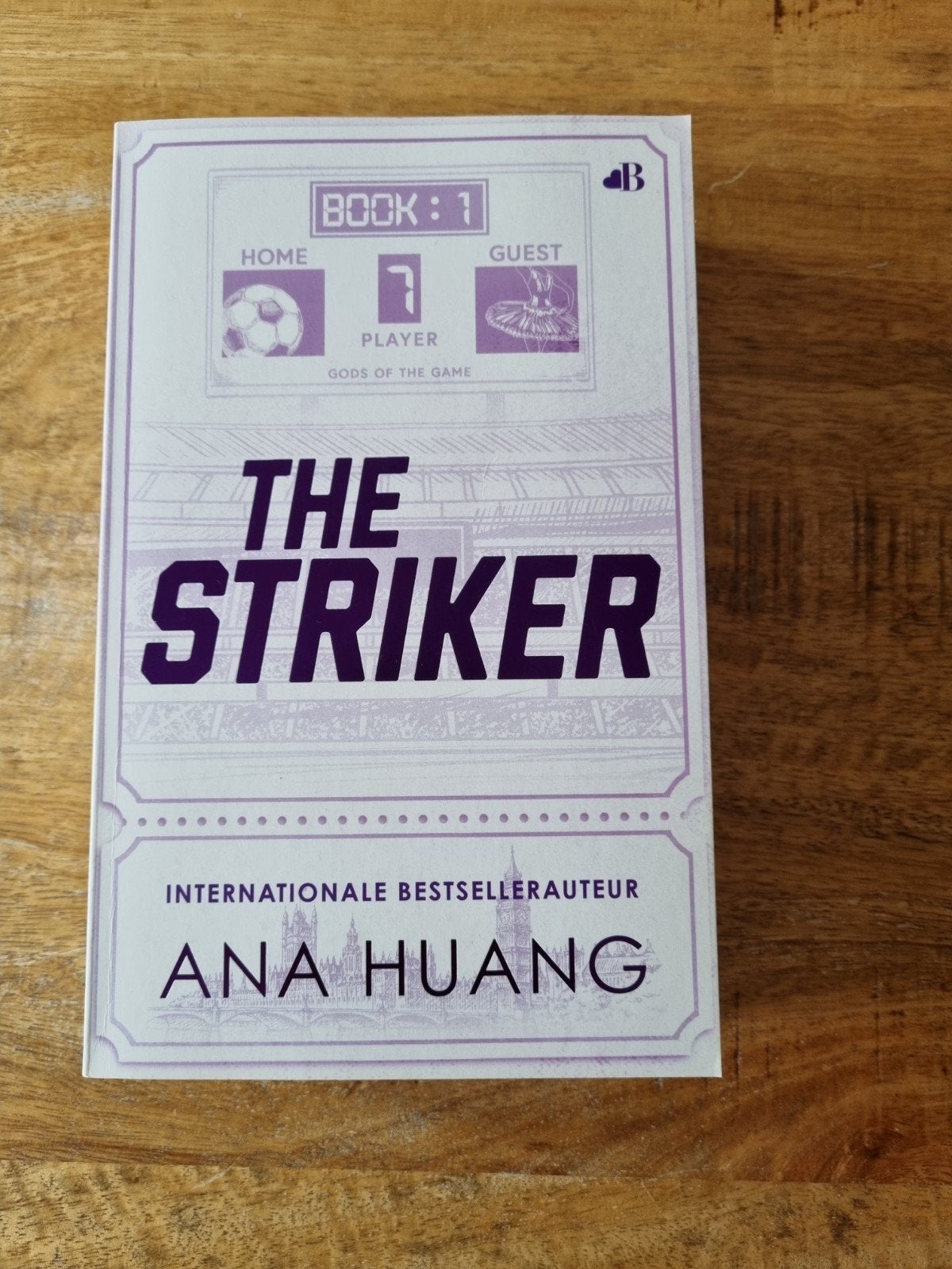 The Striker - Ana Huang (Boek 1 Gods of the Game), Ophalen, Zo goed als nieuw, Ana Huang, Nederland
