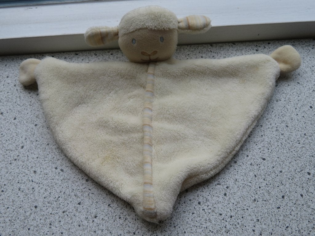 Knuffeldoek Schaap of schaapje merk Milette met blauwe ogen, Ophalen of Verzenden, Zo goed als nieuw, Overige typen, Met geluid