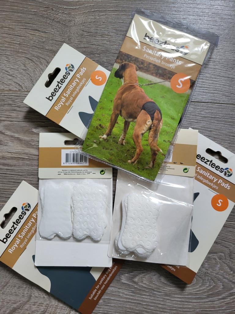 Nieuw: Beeztees Loopsheidbroekje (Maat S) + 50 Inlegdoekjes, Dieren en Toebehoren, Honden-accessoires, Ophalen of Verzenden, Nieuw