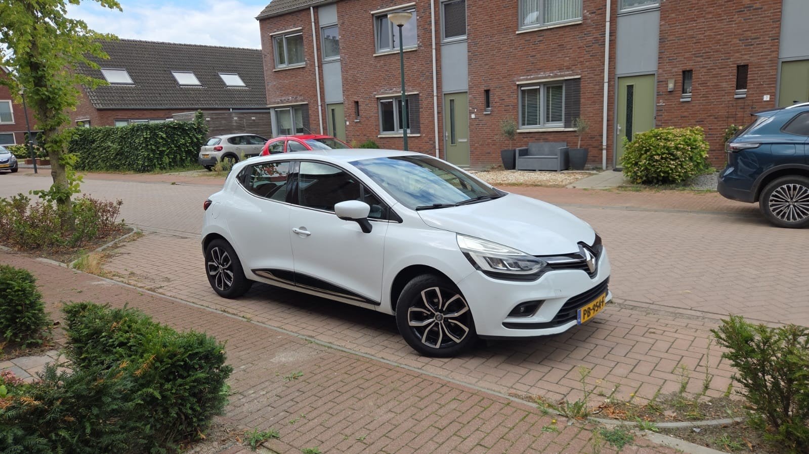 Renault Clio Intens model 2017 Wit, Auto's, Renault, 898 cc, 40 €/maand, Leder en Stof, Wit