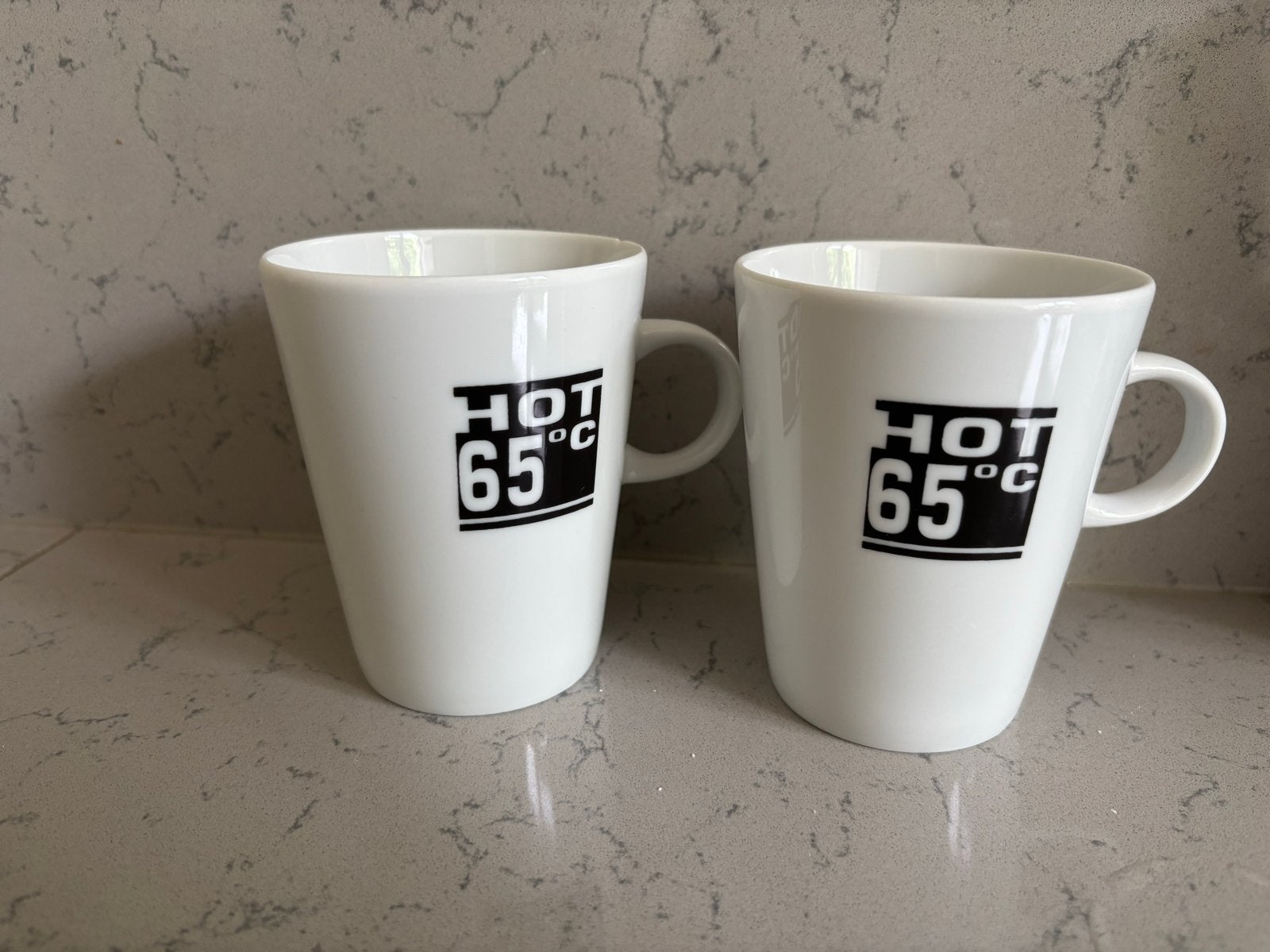 Set van 2 witte mokken 'HOT 65C', Ophalen, Steen/keramiek, Wit, Overige typen