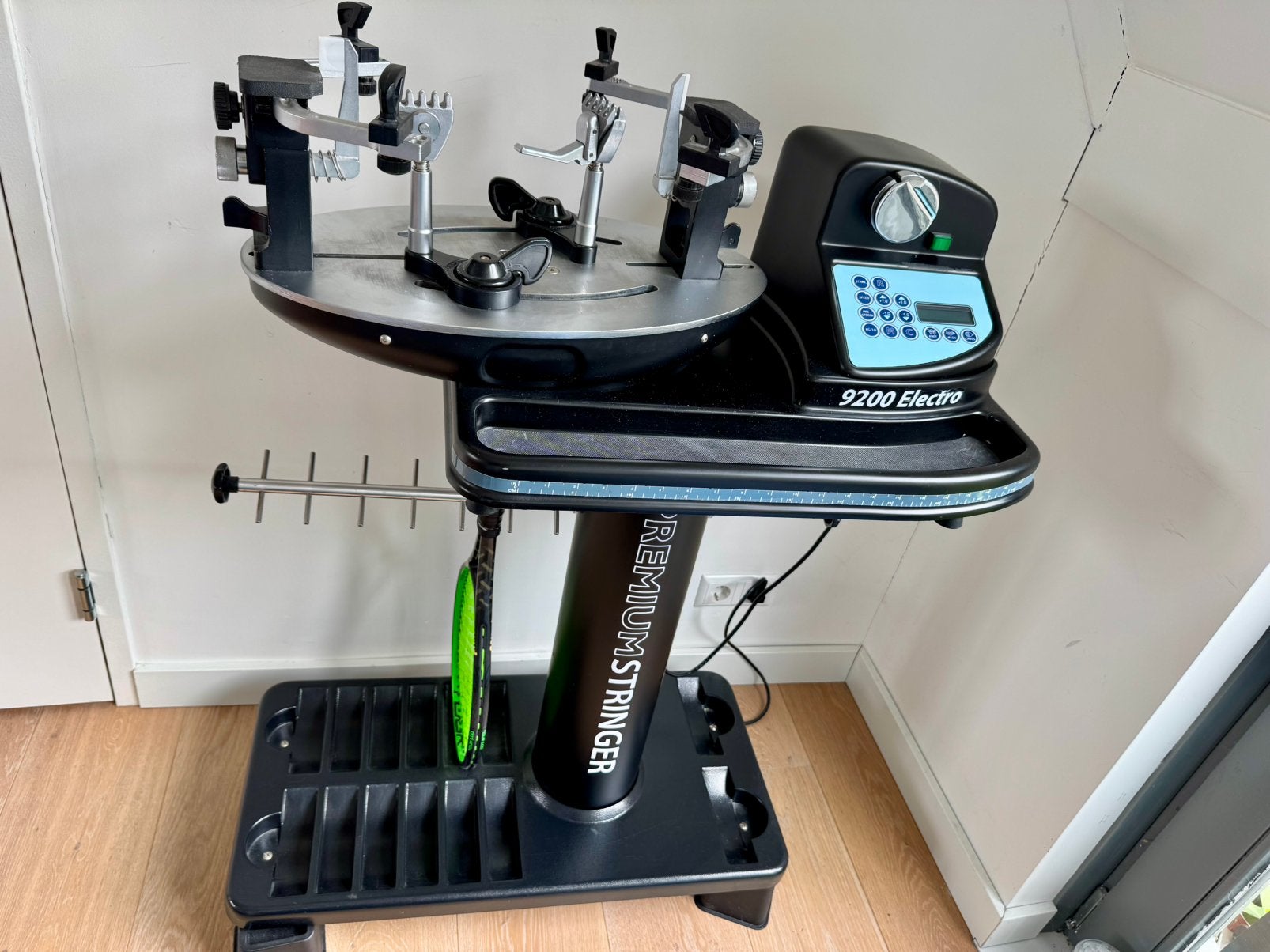 Penta Premium Stringer 9200 elektronische bespanmachine, Ophalen, Zo goed als nieuw, Racket, Overige merken