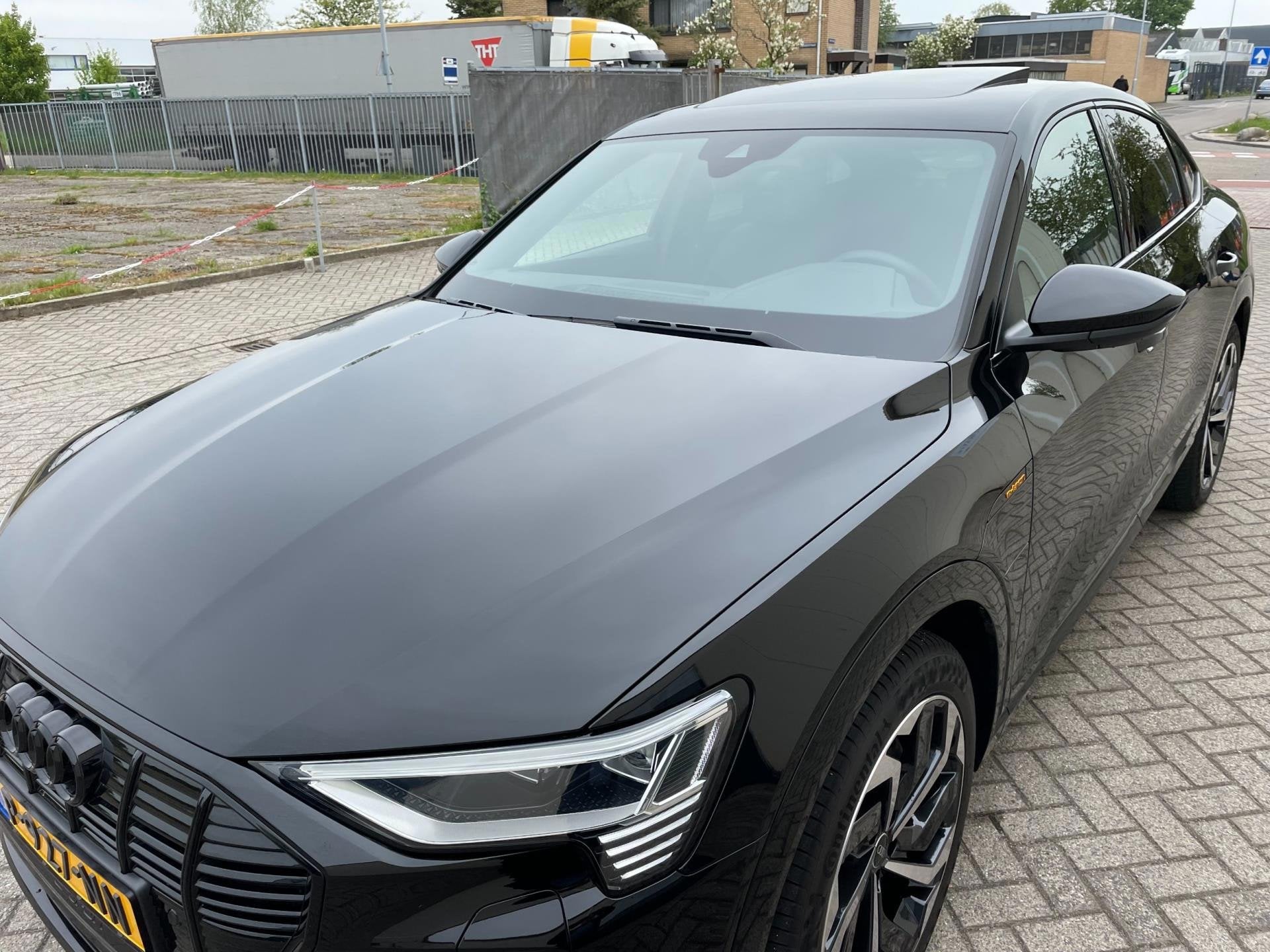 Audi E-tron Sportback 55 quattro S edition 95 kWh, Auto's, Automaat, 131 €/maand, Zwart, 95 kWh
