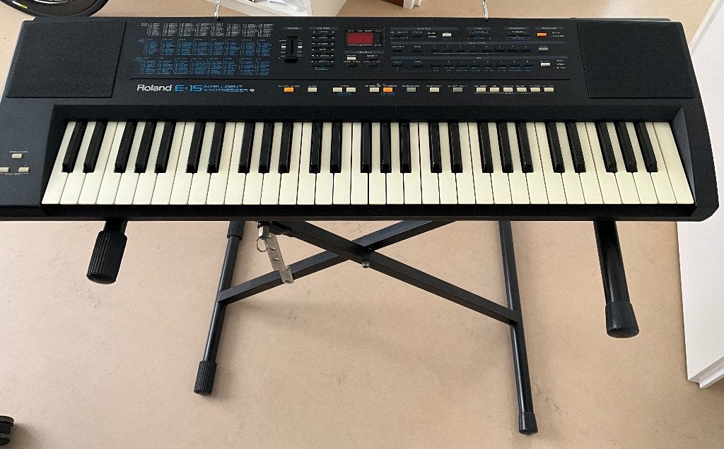 Roland E 15 keyboard incl toebehoren, Ophalen, Gebruikt