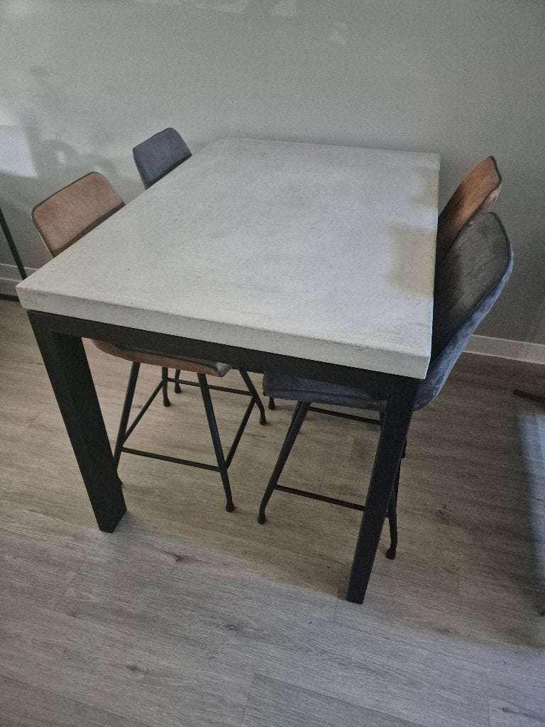 Hoge eettafel Xooon met barstoelen Henders & Hazel, Ophalen, Zo goed als nieuw, Modern industrieel, 4 tot 6 stoelen