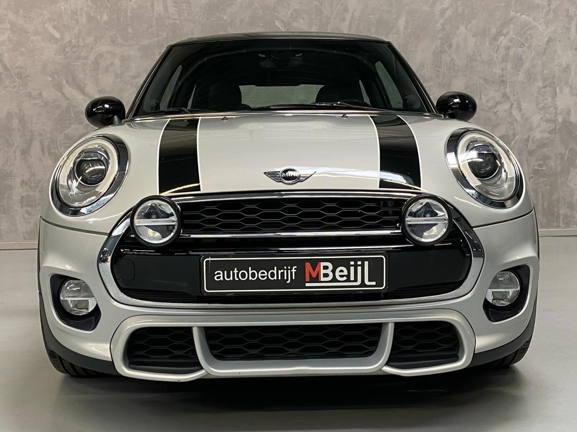 Mini Mini 1.5 Cooper Business /JCW Pakket /Harman kardon/ Na, Auto's, Voorwielaandrijving, Navigatiesysteem, 136 pk, Gebruikt